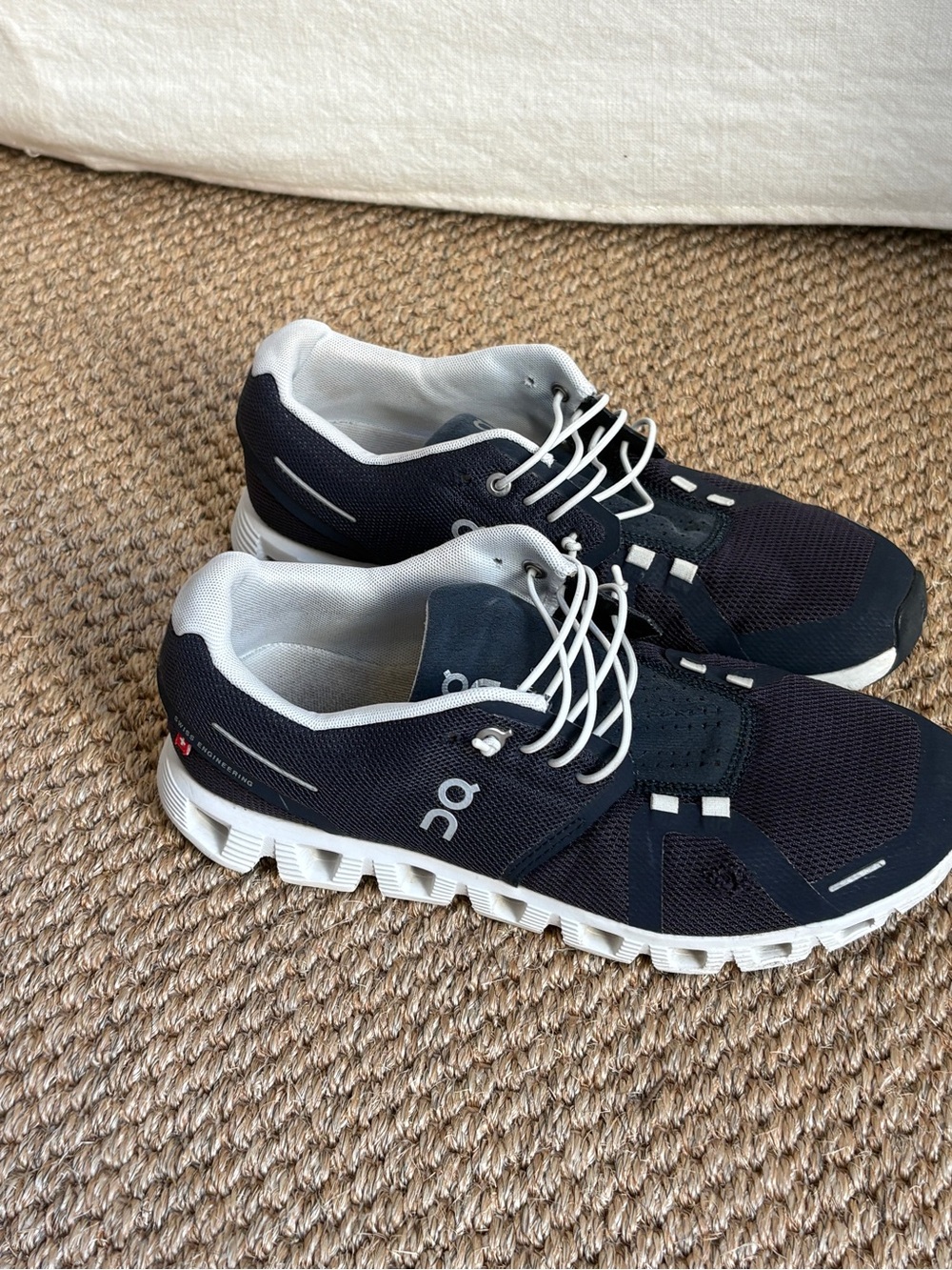 Men’s size 7 on cloud sneakers